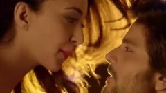 Udit Narayan,Neha Kakkar - Cheez Badi Mustafa