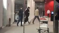 田柾国(防弹少年团),V(防弹少年团) - 从智利机场离开的防弹少年团前往墨西哥KCON