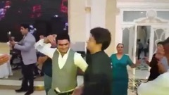 音乐短片 - Aparıcı Zaur toyda bir oynadı ki