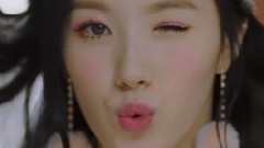 PRISTIN - Wee Woo
