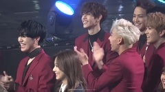 GOT7 - [fancam]170222 Gaon Chart Awards 샤이니 온유 선배님 상받을때 너무 귀여운 reaction GOT7 마크(MARK) FOCUS