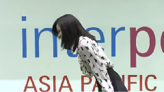 AKB48,前田敦子 - 前田敦子,"猫だらけ"のピンクブラウス&黒スカートで美脚披露 "インターペット ベストペットスマイルアワード"授賞式1