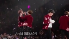 防弹少年团 - Jungkook & RapMon Telling Fans Not to Push