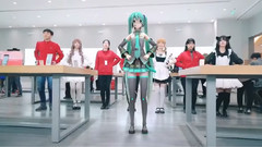 初音未来,VOCALOID家族 - 初音与女粉丝尬舞视频实录