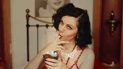 音乐短片 - Too Late To Cry