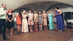 音乐短片 - 10 УБОЙНЫХ ДЕВУШЕК И ИХ СТРАШНЫЕ ТАНЦЫ НА СВАДЬБЕ #танцы #страшныетанцы