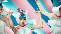 AKB48,板野友美 - ショートカットでコミカルに"美脚ダンス"