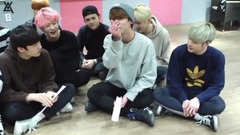 韩国群星 - Varsity的爱情开始萌芽现场回答