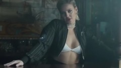 音乐短片 - Clean Bandit - Rockabye Ft. Sean Paul Dinle Zlesene