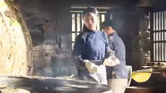 周迅 - 电视剧<红高粱>九儿带领众妇女做拤饼