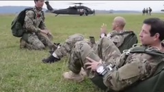 音乐短片 - 搭乘黑鹰直升机在德国跳伞