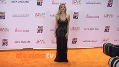 音乐短片 - Kirsten Collins 2017 Race to Erase MS Gala Orange Carpet(