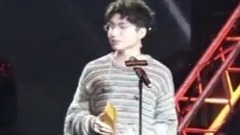 格格飞吻