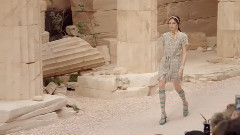 Fashion Show - Chanel Cruise 2017-2018