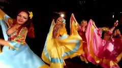 音乐短片 - Звенит гитара