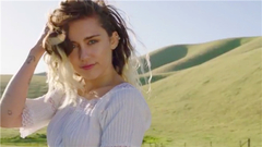 Miley Cyrus - Malibu 预告片段