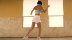 舞蹈视频 - 外国妞的鬼步舞