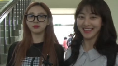 TWICE - 娜琏 & 志效有序参加总统投票