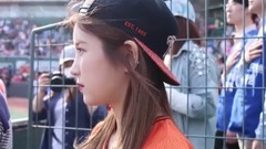 Apink - Apink Mini Diary 朴初珑的首场比赛开球