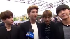 防弹少年团 - (LFB中字)BTS谈论他们的美国颁奖礼首秀和庞大的社交媒体粉丝