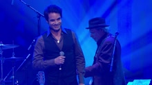 Pat Monahan - Pat Monahan Performs 