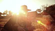 Willie Nelson - Roll Me Up and Smoke Me When I Die (live video)