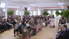 Fashion Show - Valentino Resort 2018
