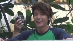 Super Junior - 东海在阳台和