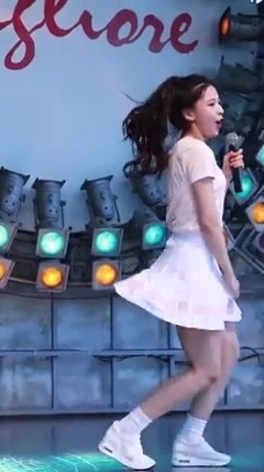 韩国群星,舞蹈视频 - 170521 박유림(Apple.B) - BOOMBAYAH(BLACKPINK) 东大门广场舞台