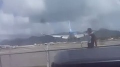 音乐短片 - Airpoirt St Maarten Amazing Biggest airplanes Boeing 747