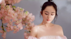 杨幂 - 桃花沁香 粉裙杨幂宛若少女