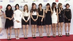 TWICE - 媒体墙采访及红毯见仪