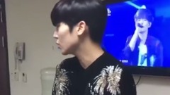 毕书尽 - Bii毕书尽露手臂肌肉让记者验货
