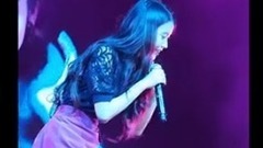IU - Trying To Go Down From The Stage and ... ㅋㅋㅋ