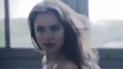 音乐短片 - İrina Shayk yine büyüledi