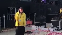 音乐短片 - Amazing video of paramedic showing off dance moves at festival Daily Mail Online
