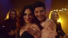 音乐短片 - Cheez Badi