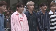 韩国群星,VIXX,Seventeen,宇宙少女,金请夏 - 音乐银行通勤采访见仪