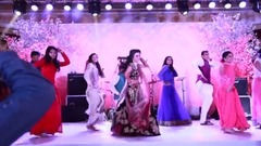 音乐短片 - Bride & Her Friends London Thumakda Sangeet Dance Wedding Choreography
