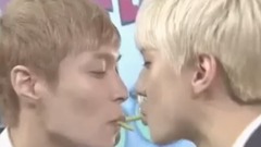 EXO - 勋兴 & 魂蛋 用不同的BGM打开Pockykiss