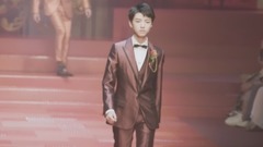 TFBOYS,王俊凯 - 少年企画制作 王俊凯T台首秀 两米八大长腿气场全开