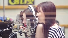 柳秀静(Lovelyz),Somi - Somi与柳洙正互相捏脸
