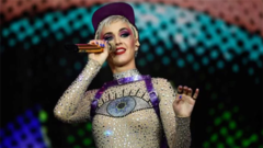 Katy Perry - 造型多变,水果姐Glastonbury音乐节全场