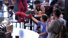 看点什么梗,Tom Holland - 买咖啡也能偶遇小蜘蛛!“漫威之父”又乱入