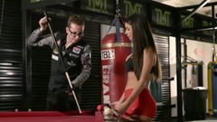 音乐短片 - Incredible Pool Trick Shots at the Floyd Mayweather Boxing club!!!