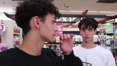 音乐短片 - CRAZY DARES IN GROCERY STORE!