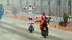 印度群星,民乐群星,搞笑音乐,音乐短片 - 摩托车特技表演,霸气场面自带气场两米八
