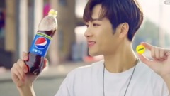 王嘉尔(GOT7) - 斜杠青年王嘉尔,玩转百事盖念店