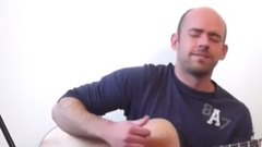 音乐短片 - Refers to the guitar playing the eagles At the hotel California