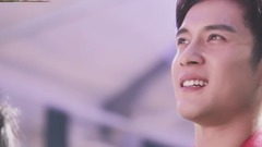 韩东君 - 韩东君生日会-认真看视频的小寿星